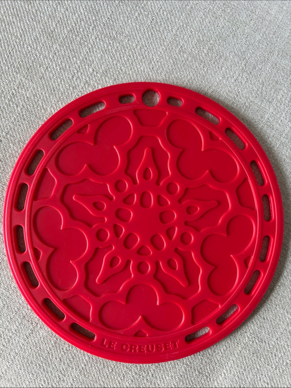 Le Creuset Red Decorative Snowflake Motif Silicone Trivet